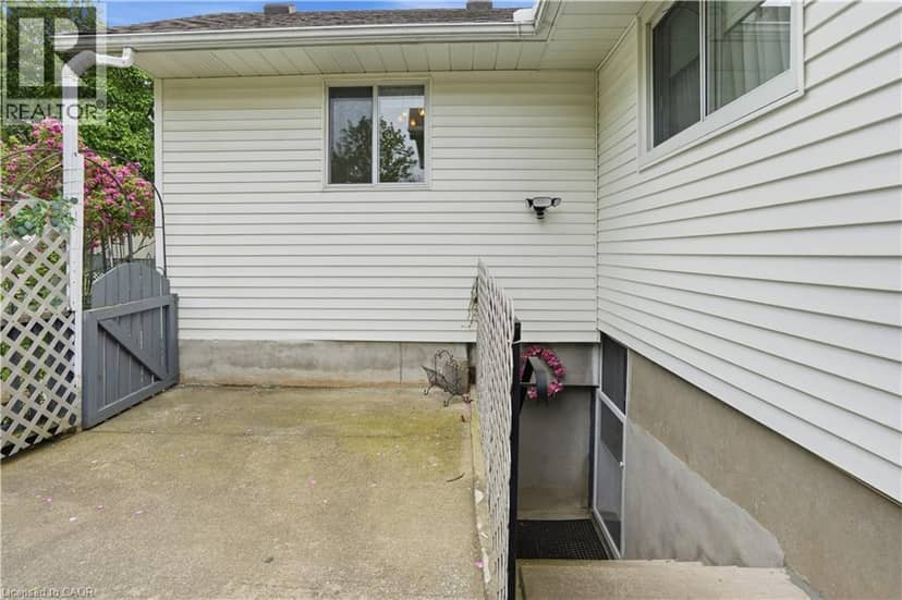 147 VILLAGE Road — photo 31 of 37