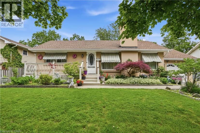 147 VILLAGE Road — photo 4 of 37