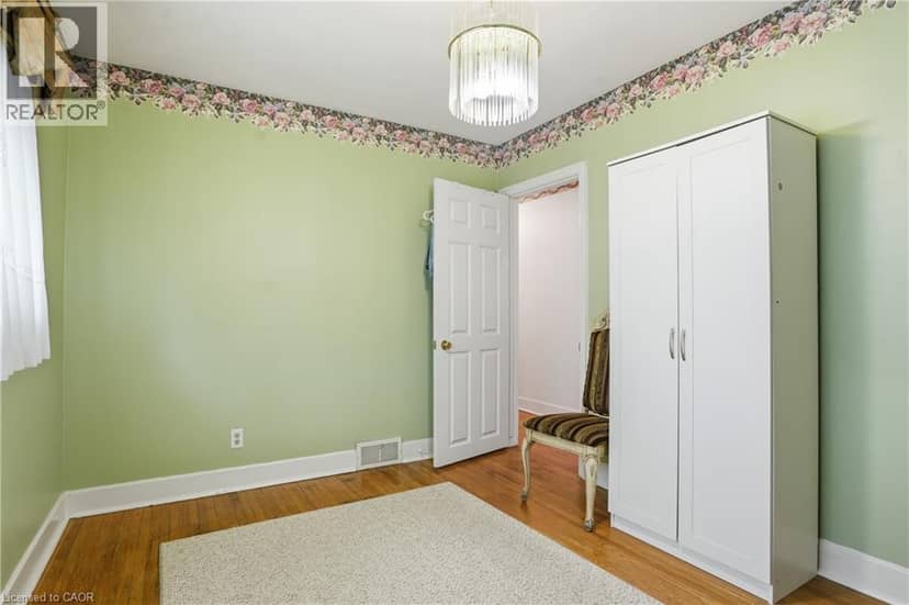 147 VILLAGE Road — photo 16 of 37