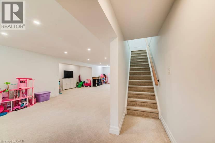 24 GILMER Crescent — photo 35 of 40