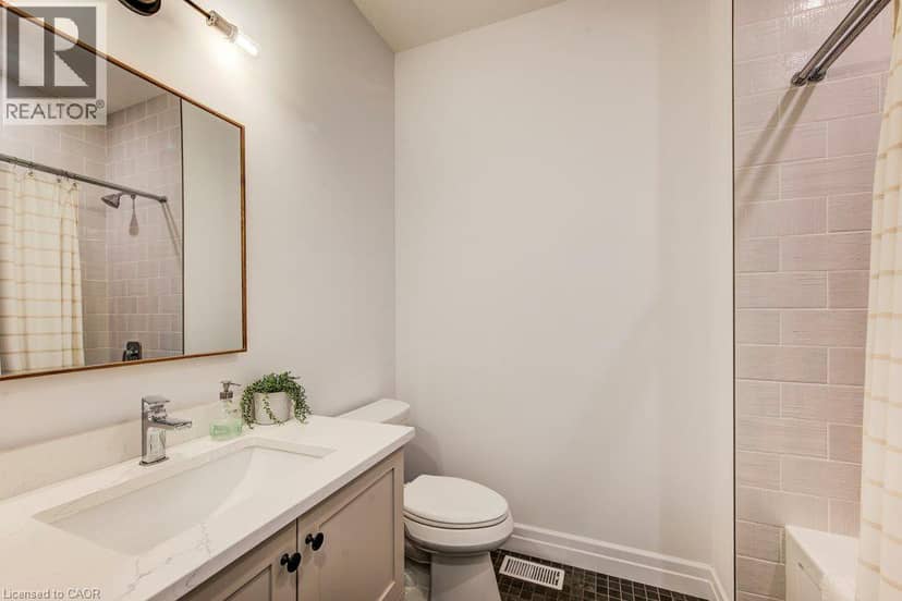 24 GILMER Crescent — photo 11 of 40