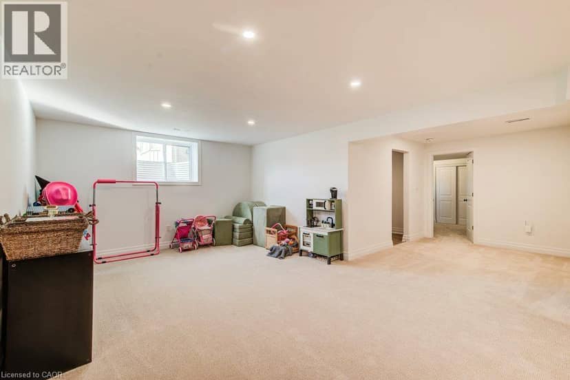 24 GILMER Crescent — photo 38 of 40