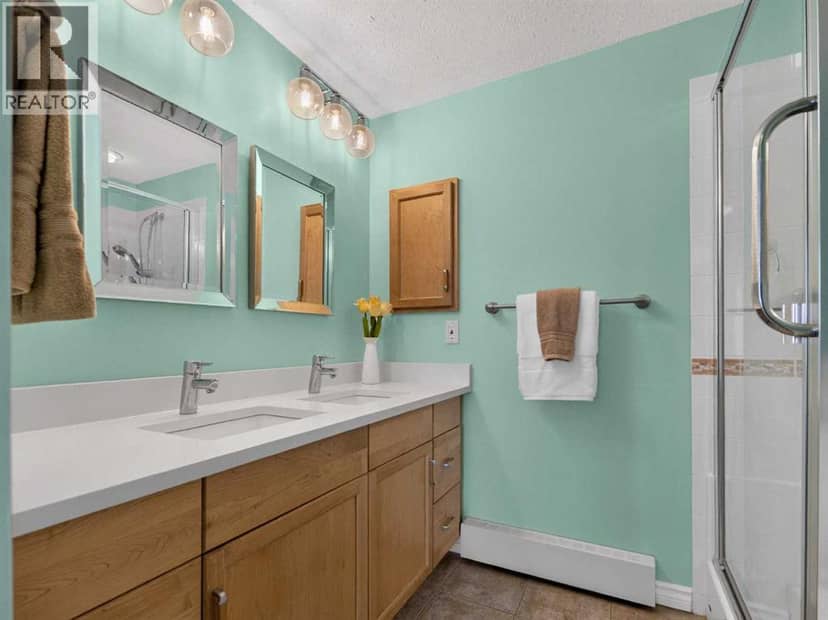 704, 1718 14 Avenue NW — photo 23 of 40