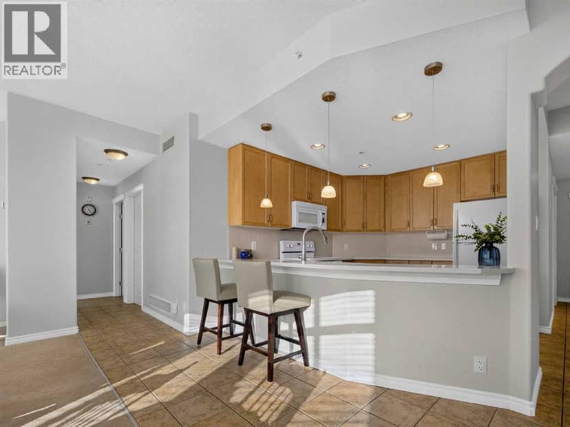 704, 1718 14 Avenue NW — photo 10 of 40