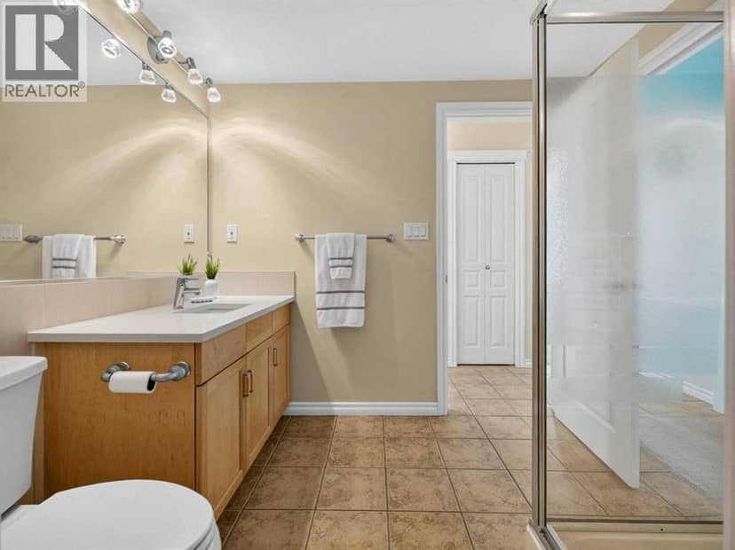 704, 1718 14 Avenue NW — photo 31 of 40