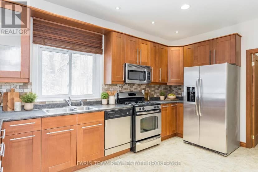 2384 Champlain Road — photo 5 of 35