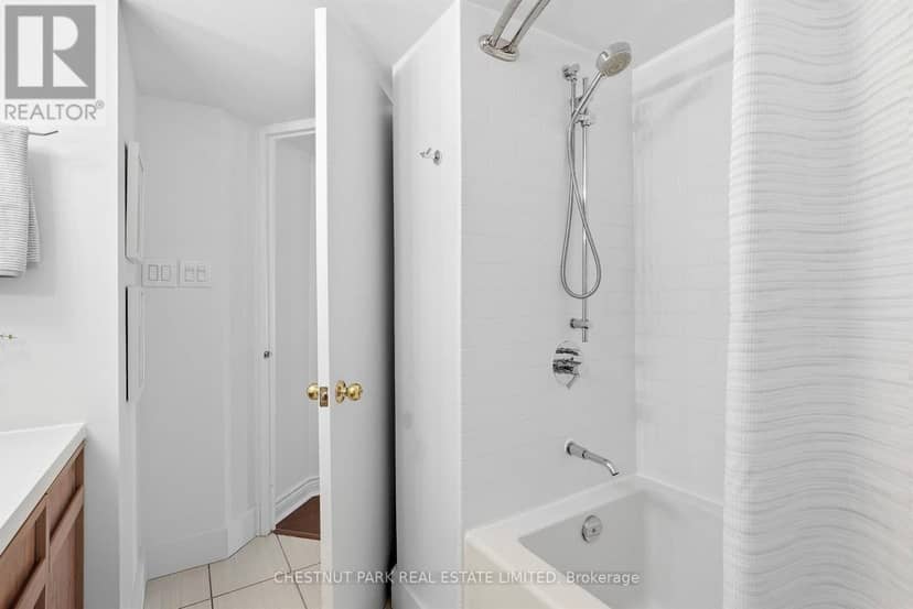 211 - 65 Scadding Avenue — photo 16 of 33
