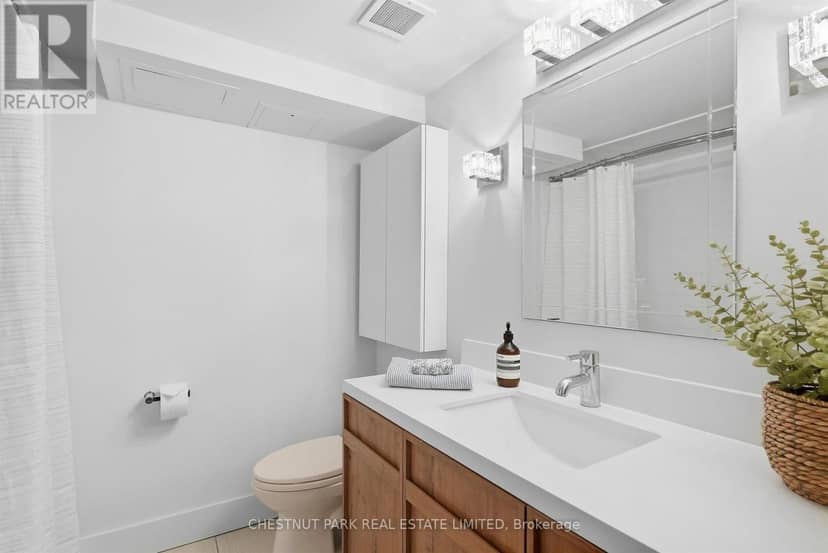 211 - 65 Scadding Avenue — photo 17 of 33