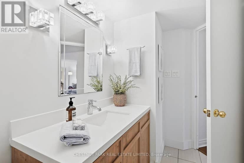 211 - 65 Scadding Avenue — photo 18 of 33