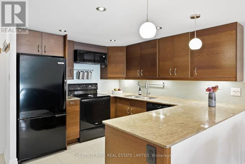 211 - 65 Scadding Avenue — photo 3 of 33