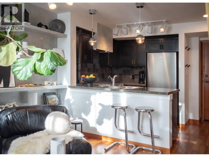211 10 RENAISSANCE SQUARE, New Westminster, photo 6