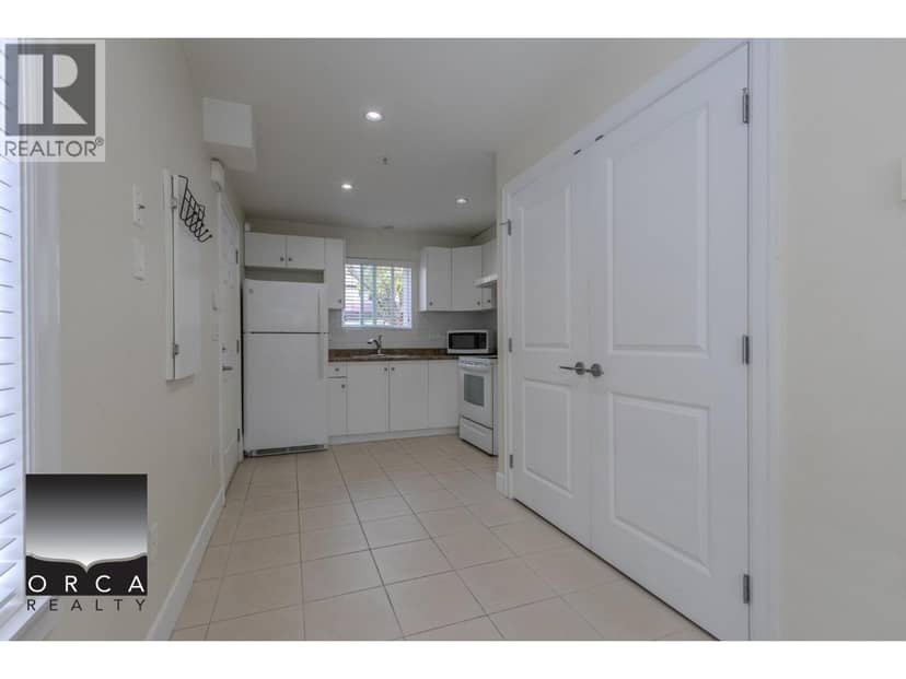 2570 E 2ND AVENUE, Vancouver, photo 2