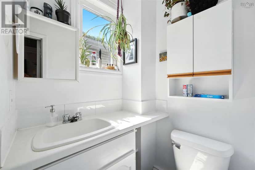 5651 Macara Street — photo 11 of 40