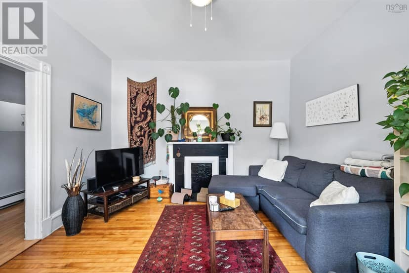5651 Macara Street — photo 4 of 40
