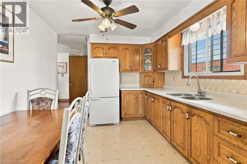 564 COCHRANE Road — photo 9 of 40
