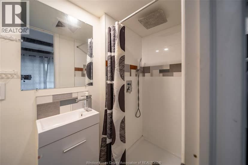 475 McKay Avenue — photo 10 of 32