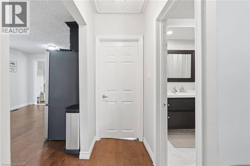 21 RENFREW Street E — photo 15 of 34