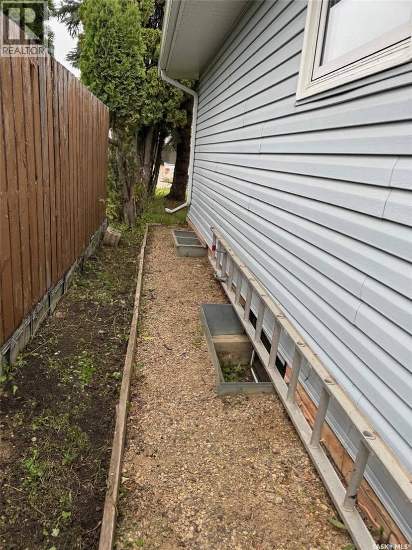 359 2nd AVENUE E, Melville, photo 7