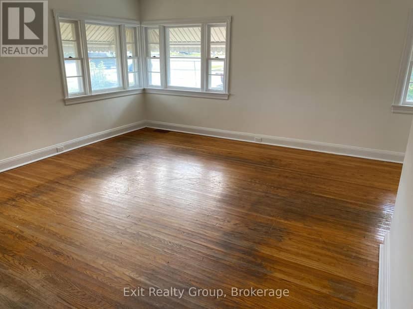 236 North Front Street — photo 7 of 10