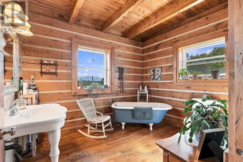 939 Kelly Road, Prince Edward County, photo 4
