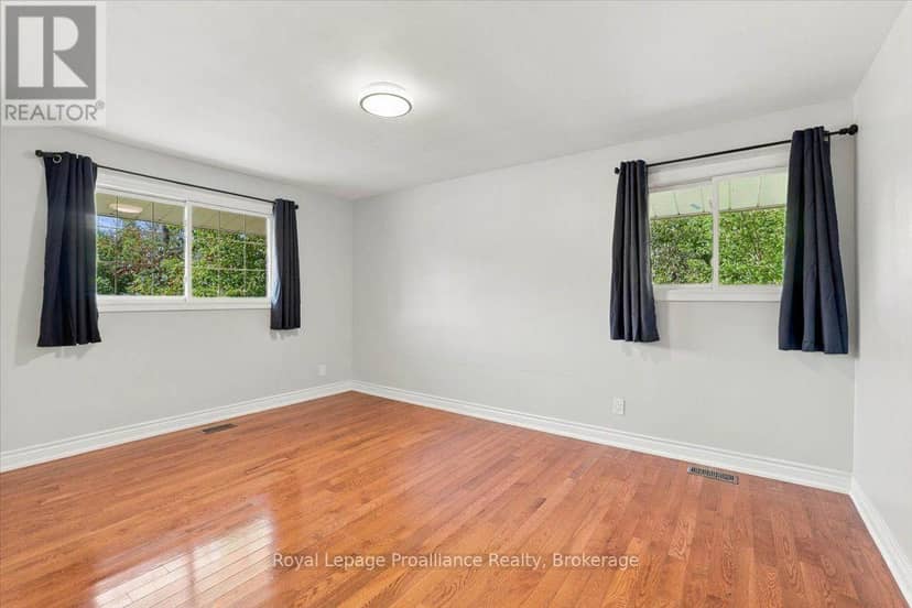 380 Ashley Street — photo 17 of 35