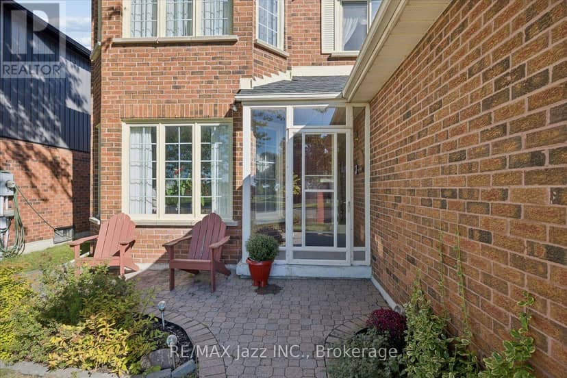 894 Grandview Street N, Oshawa, photo 2