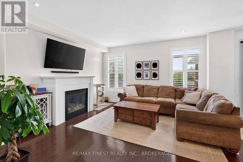 1593 Providence Crescent — photo 11 of 40