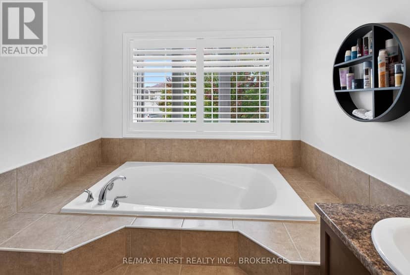 1593 Providence Crescent — photo 33 of 40