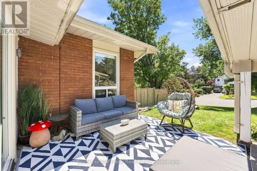 2 Crestwood Avenue — photo 7 of 40