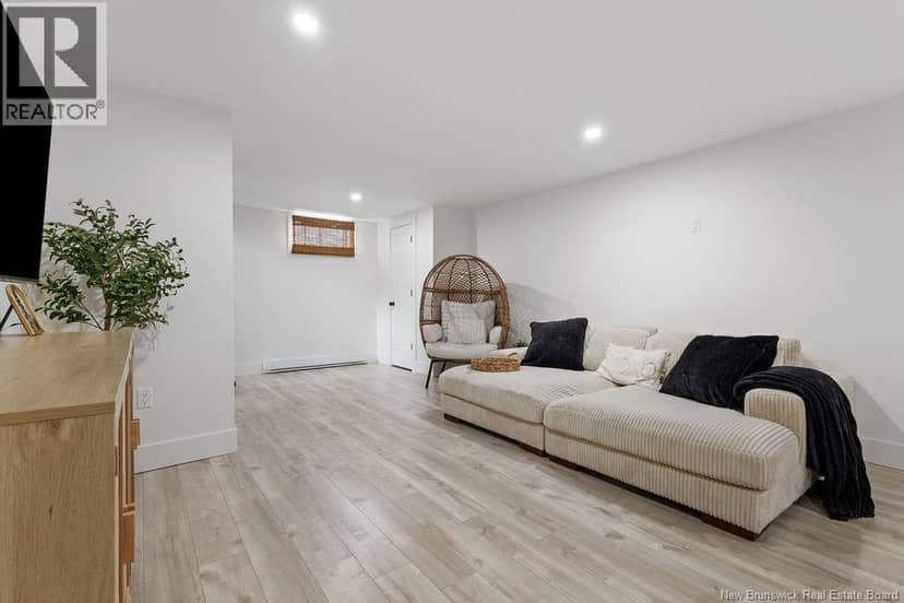 18 Golden Hawk Drive — photo 29 of 33