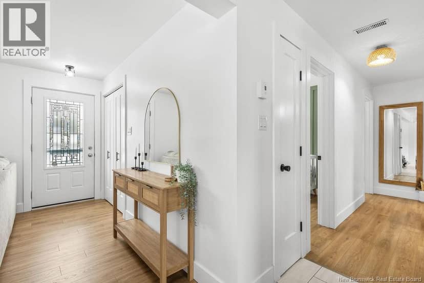 18 Golden Hawk Drive — photo 12 of 33