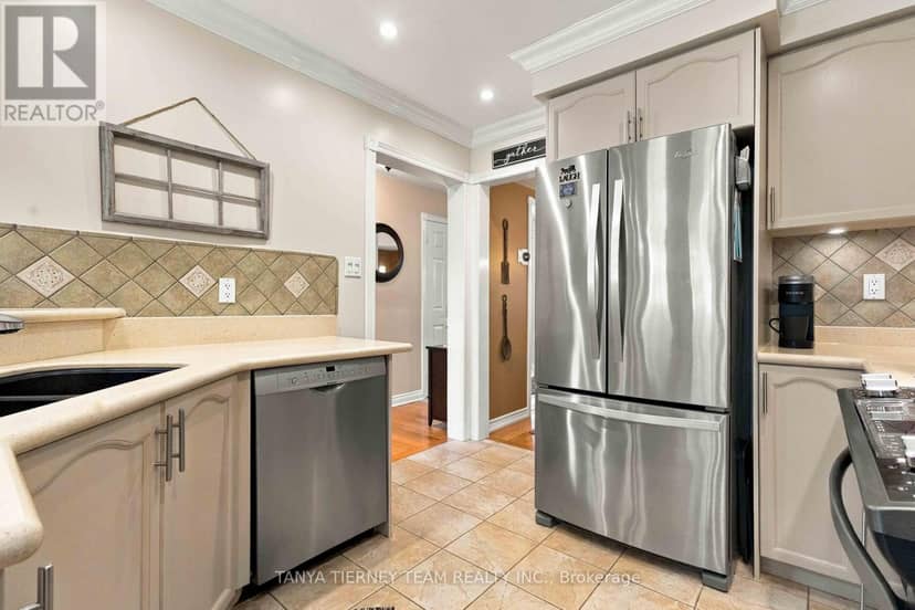 111 Watford Street — photo 11 of 40