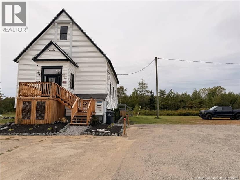 2843 King George Hwy — photo 2 of 30