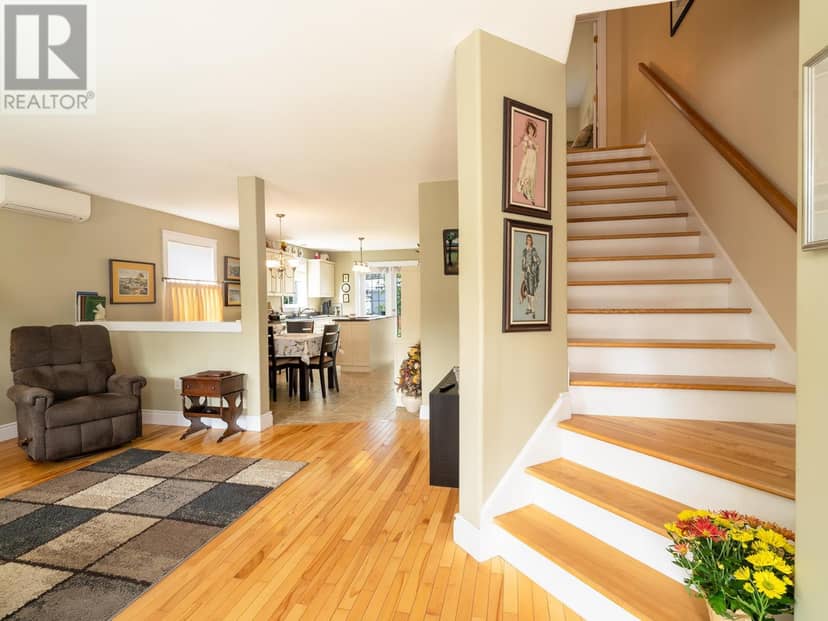 16 Esher Street — photo 3 of 25