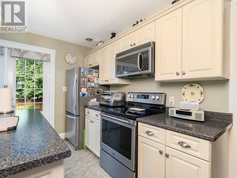 16 Esher Street — photo 8 of 25