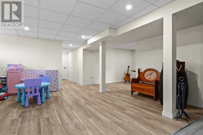 504 Coronation Boulevard — photo 17 of 40
