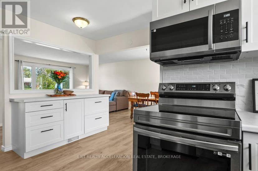 504 Coronation Boulevard — photo 10 of 40