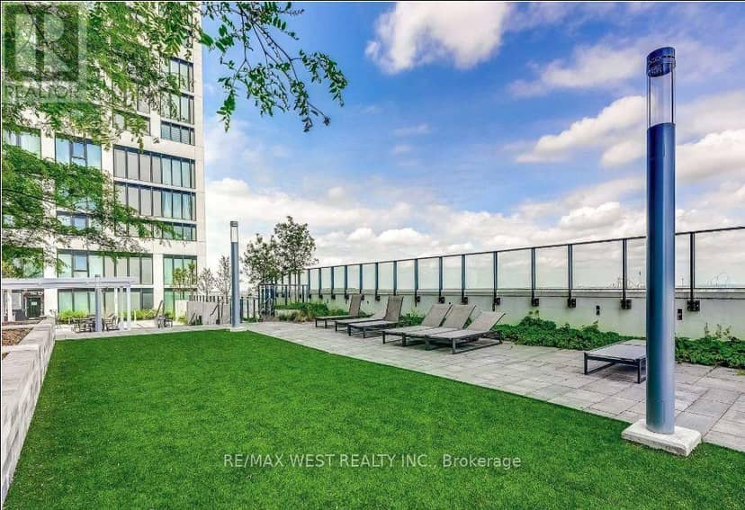 1019 - 9000 Jane Street — photo 35 of 39