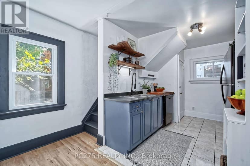 16 Barrington Avenue — photo 11 of 40