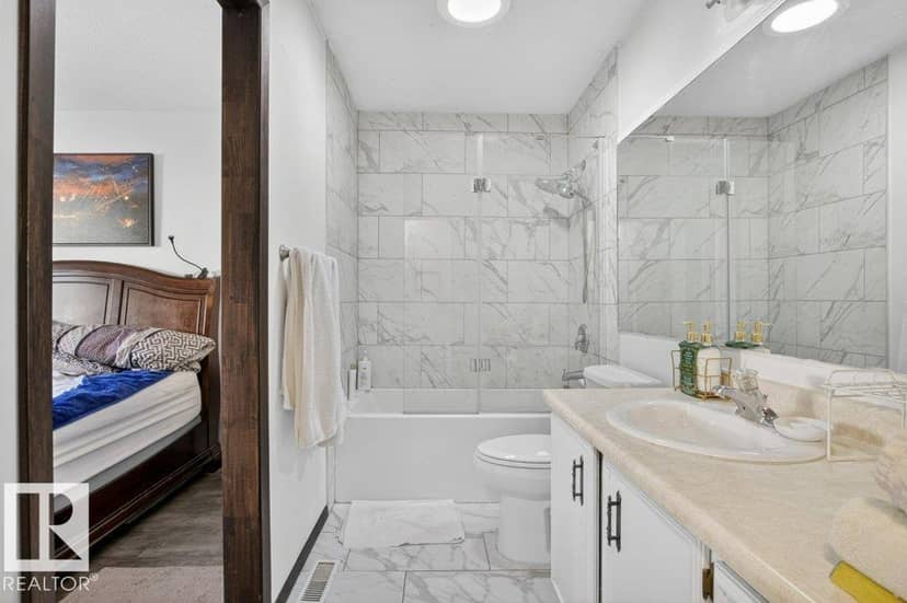 2104 145 AV NW — photo 12 of 33