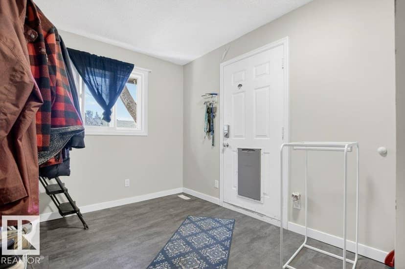 2104 145 AV NW — photo 14 of 33