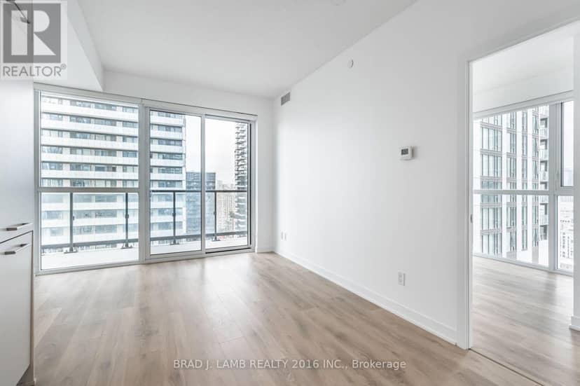 2810 - 87 Peter Street — photo 12 of 40