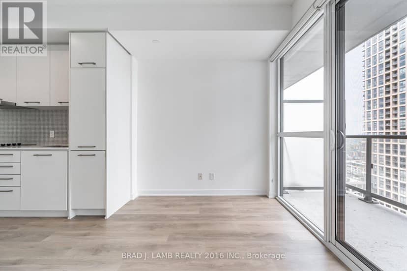 2810 - 87 Peter Street — photo 17 of 40