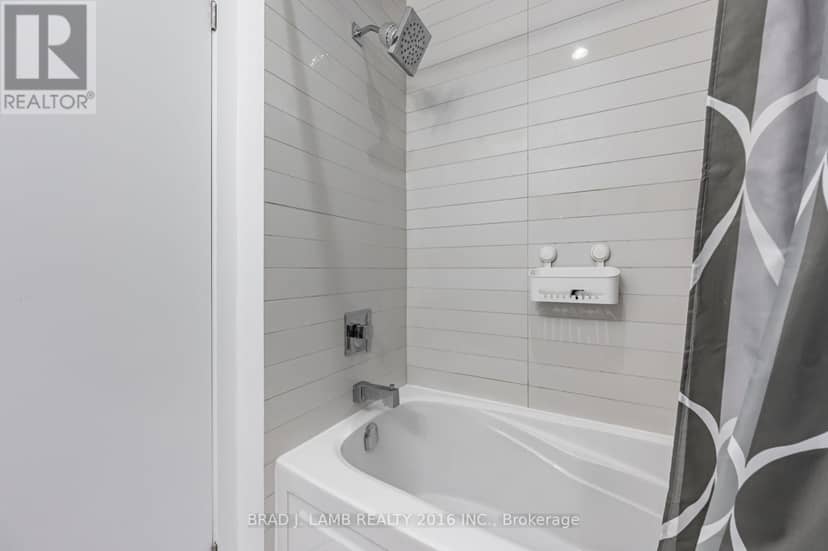 2810 - 87 Peter Street — photo 33 of 40