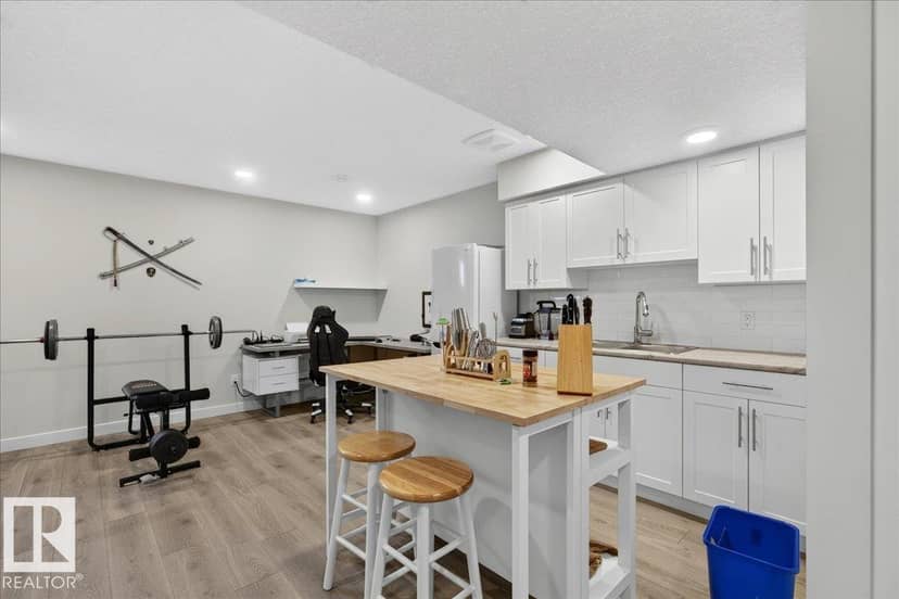 100 Meadowland Cr — photo 35 of 40