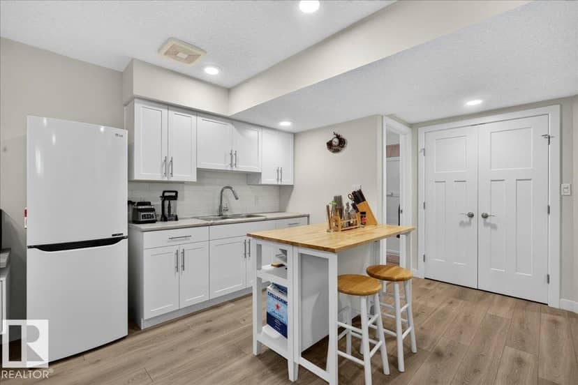 100 Meadowland Cr — photo 36 of 40
