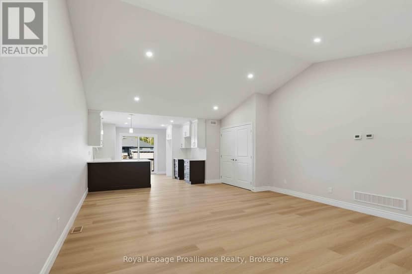 49 Mackenzie John Crescent — photo 5 of 29