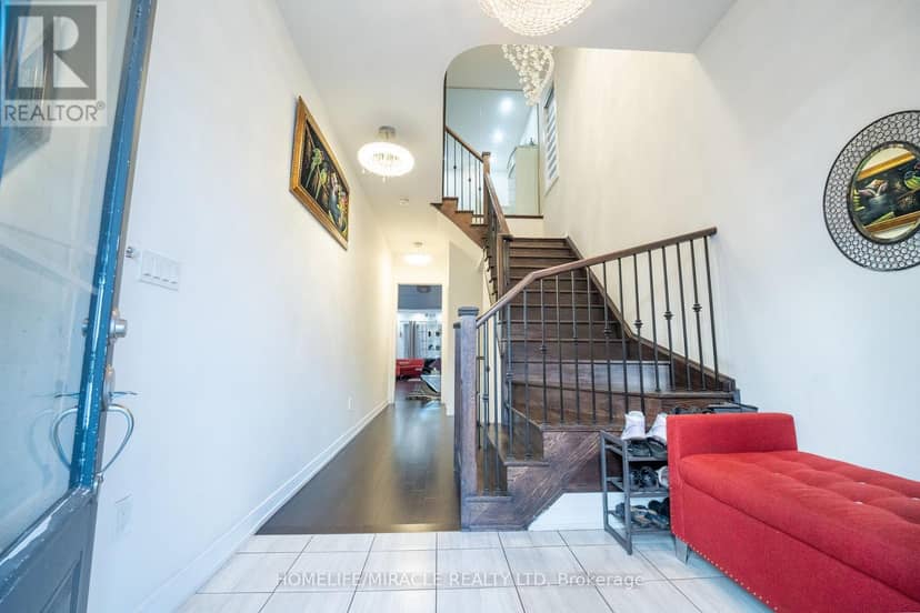 23 Hendricks Crescent — photo 5 of 37