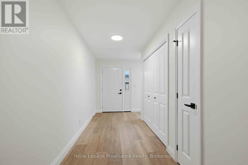 48 Mackenzie John Crescent — photo 3 of 29
