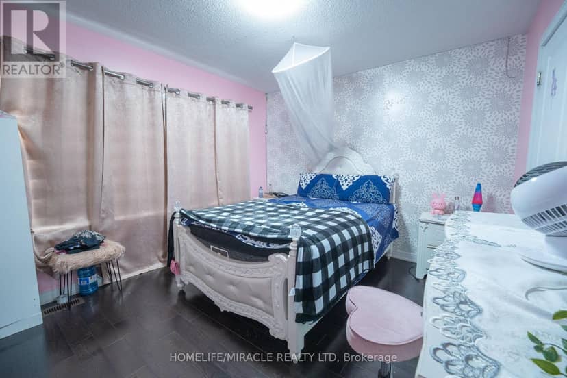 23 Hendricks Crescent — photo 21 of 37